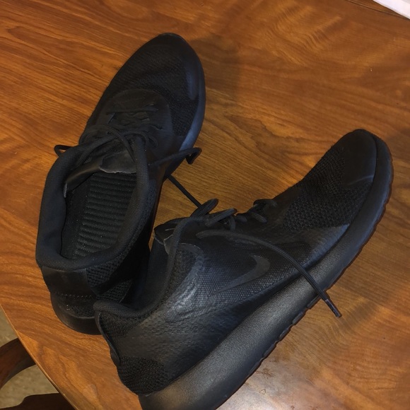 NIKES RUNNERS WOMEN SIZE 11 - Picture 4 of 6